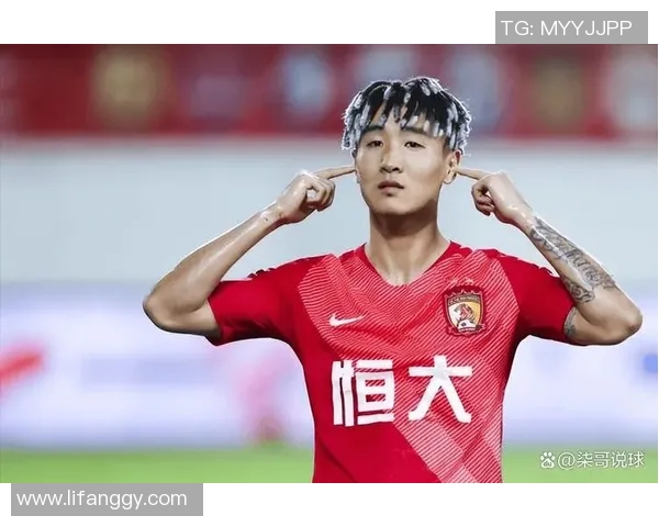 娱乐圈中的国足球星：从绿茵场到荧幕前的跨界人生